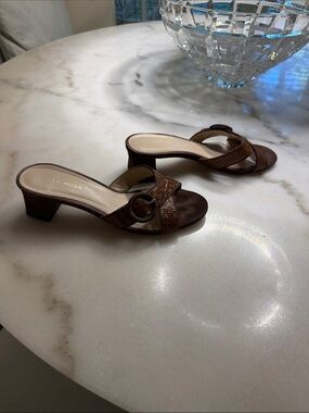 Side strap, sandal With 2 1/4 inch heel